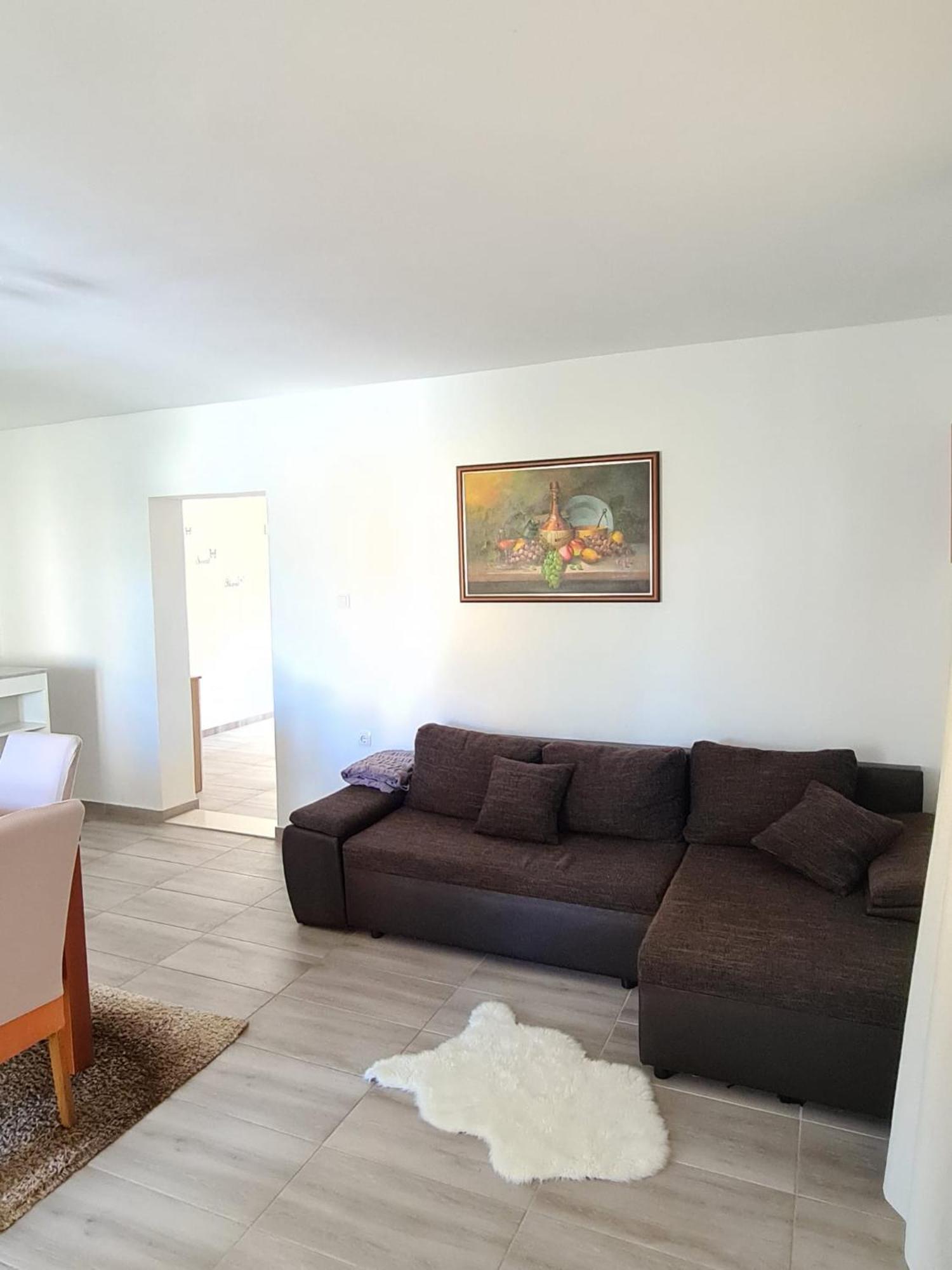 Apartman Varga 特罗吉尔 外观 照片